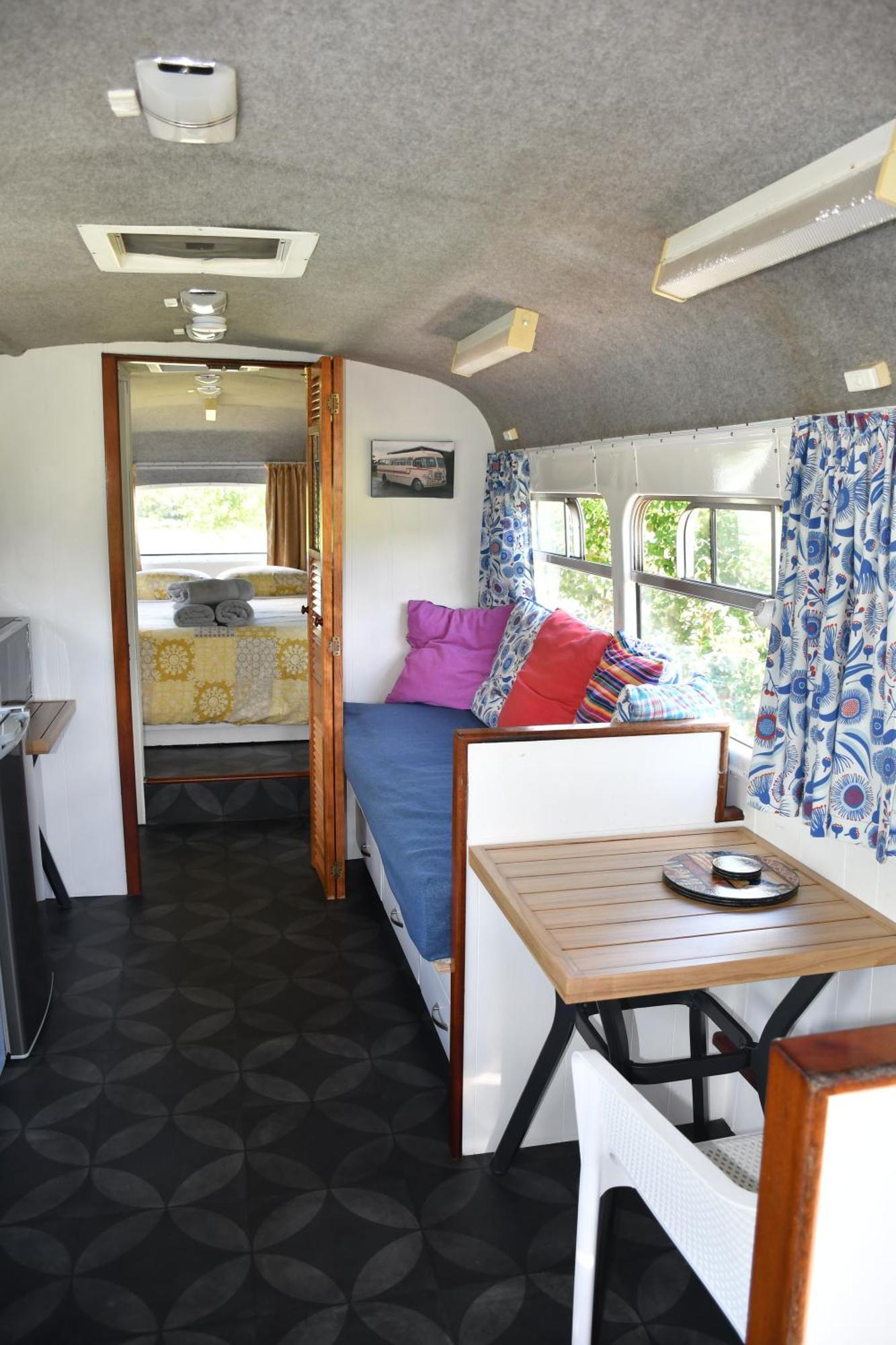 Evi The School Bus At Oromahoe Downs Farm Puketona Exterior photo