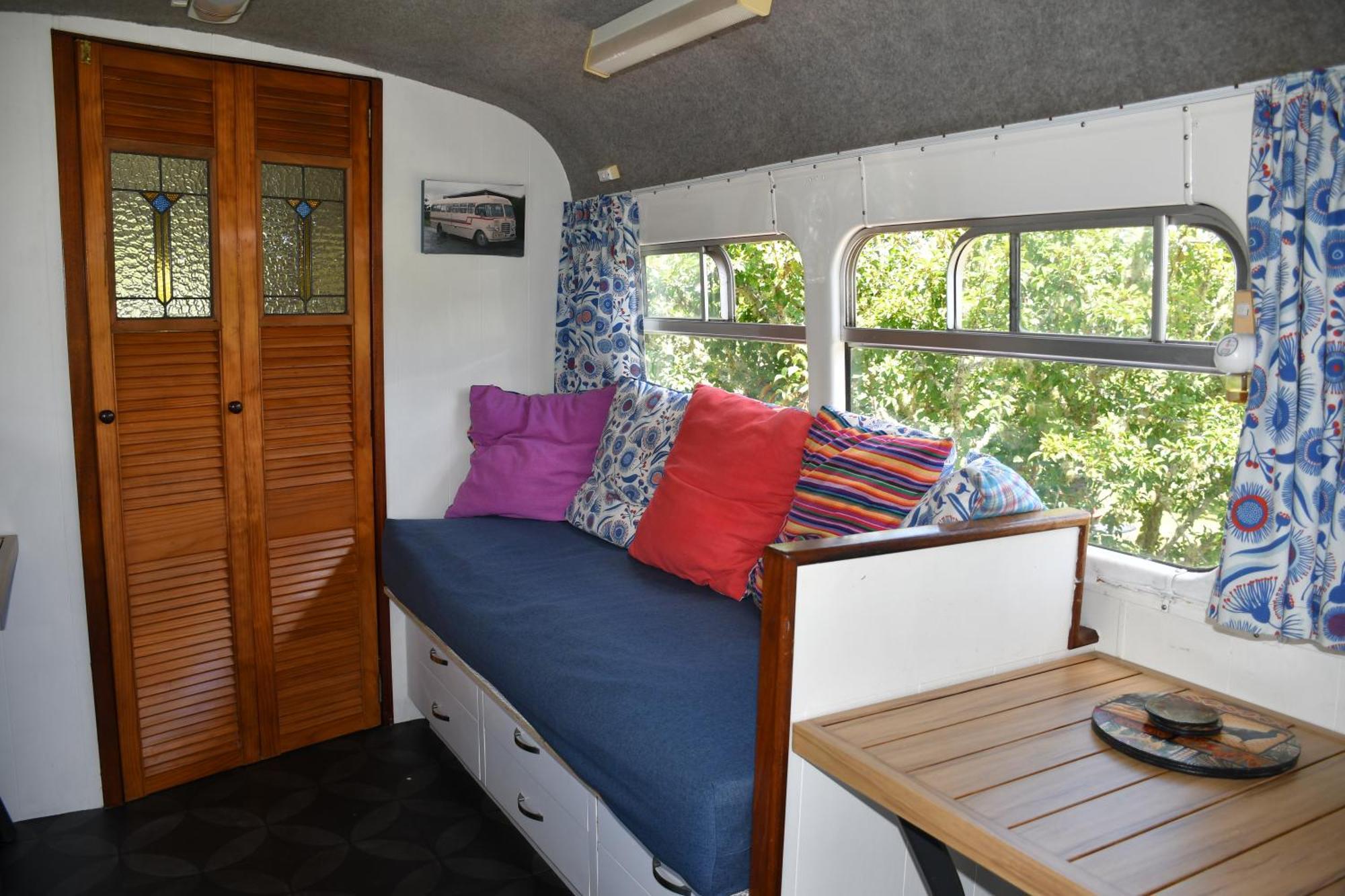 Evi The School Bus At Oromahoe Downs Farm Puketona Exterior photo